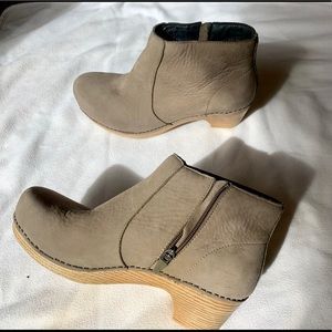 Dansko Maria boots, taupe suede boots size 40, 10.